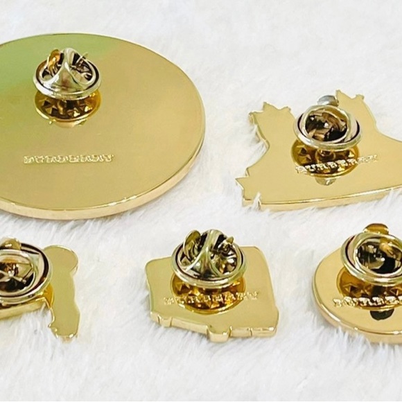 GREAT BURBERRY LONDON PINS COLLECTION - Picture 3 of 4